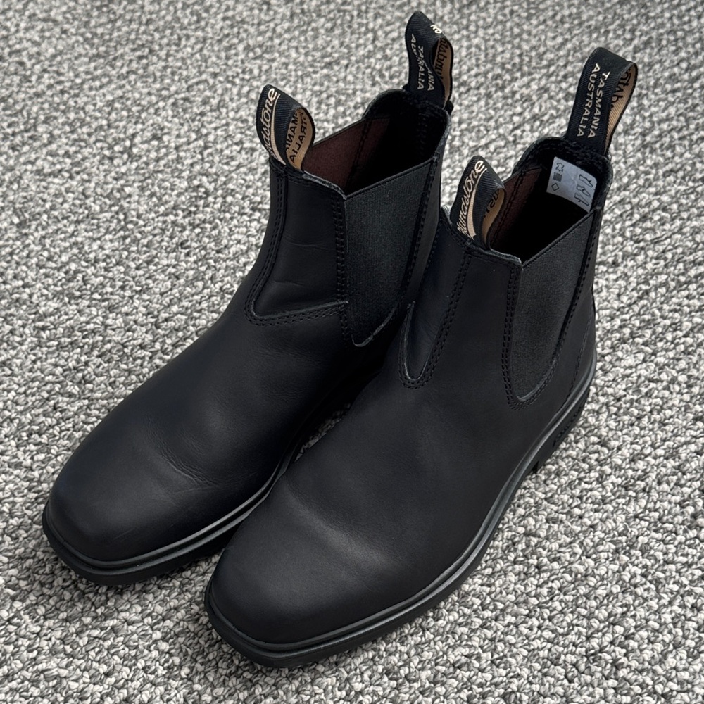 Blundstone Woman’s Black Leather Chelsea Boots